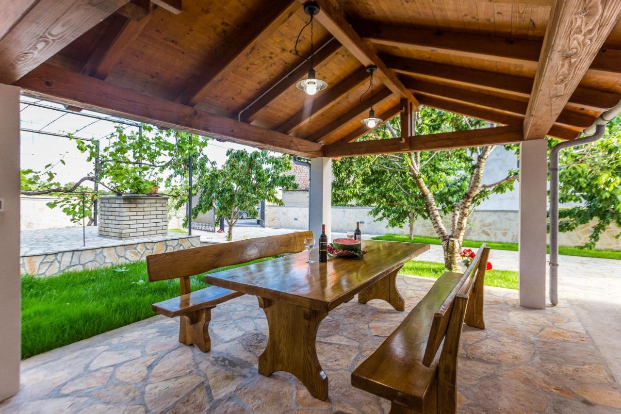 Villa Tina With Swimming Pool, Tennis Court, Games Room, Sauna, Gym, Bbq Policnik Exterior foto