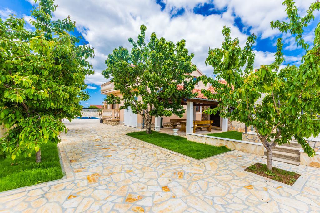 Villa Tina With Swimming Pool, Tennis Court, Games Room, Sauna, Gym, Bbq Policnik Exterior foto