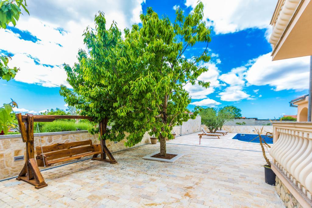 Villa Tina With Swimming Pool, Tennis Court, Games Room, Sauna, Gym, Bbq Policnik Exterior foto