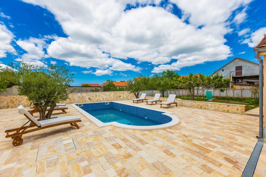 Villa Tina With Swimming Pool, Tennis Court, Games Room, Sauna, Gym, Bbq Policnik Exterior foto