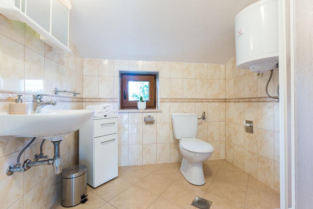 Villa Tina With Swimming Pool, Tennis Court, Games Room, Sauna, Gym, Bbq Policnik Exterior foto