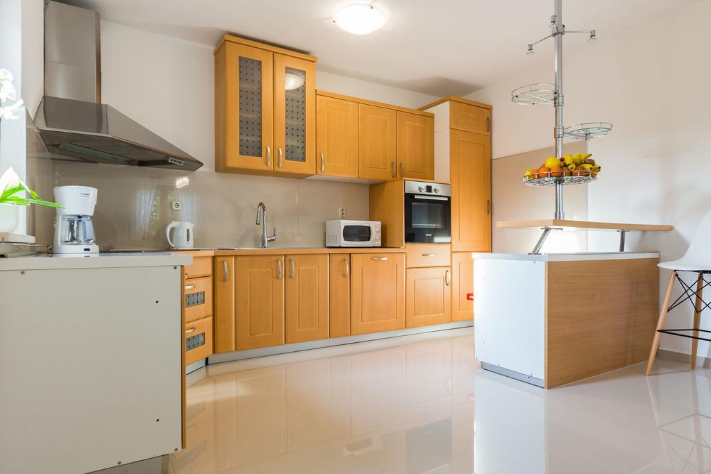 Villa Tina With Swimming Pool, Tennis Court, Games Room, Sauna, Gym, Bbq Policnik Exterior foto