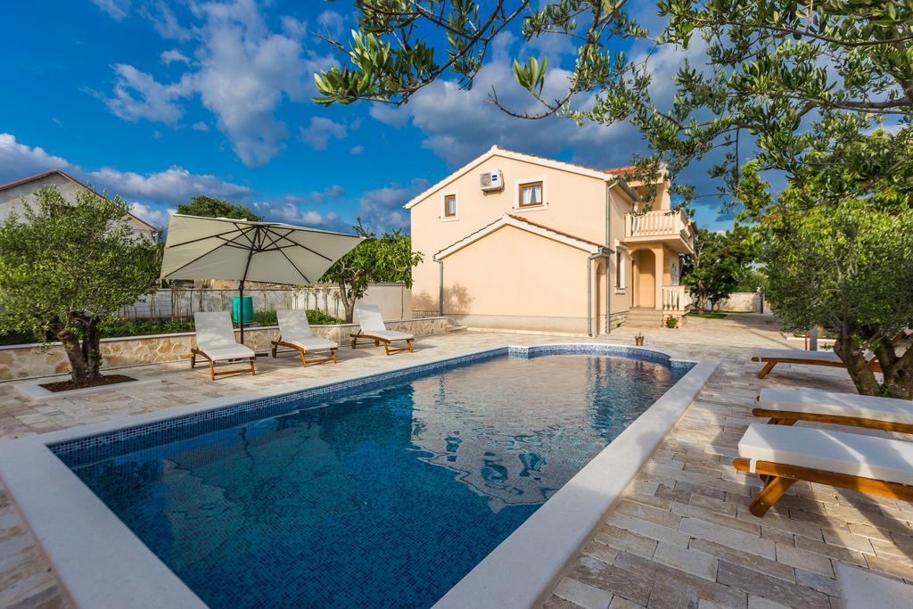 Villa Tina With Swimming Pool, Tennis Court, Games Room, Sauna, Gym, Bbq Policnik Exterior foto