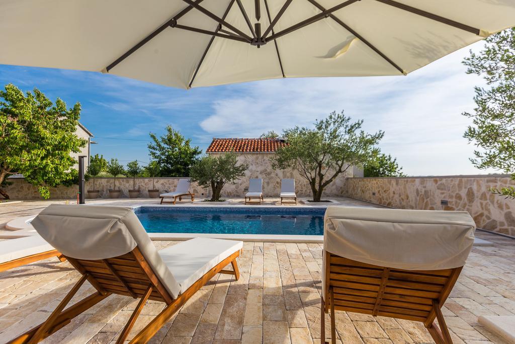 Villa Tina With Swimming Pool, Tennis Court, Games Room, Sauna, Gym, Bbq Policnik Exterior foto