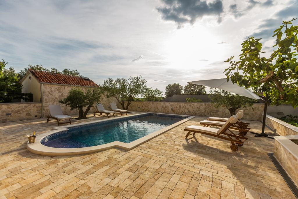 Villa Tina With Swimming Pool, Tennis Court, Games Room, Sauna, Gym, Bbq Policnik Exterior foto