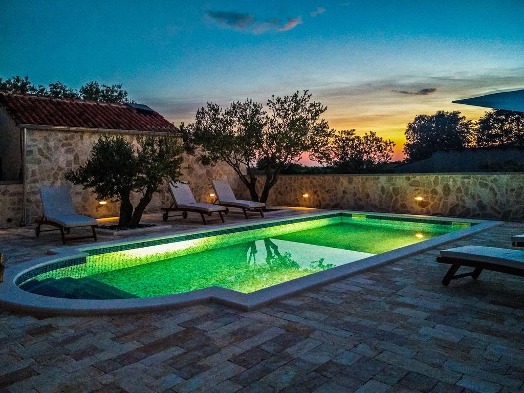 Villa Tina With Swimming Pool, Tennis Court, Games Room, Sauna, Gym, Bbq Policnik Exterior foto