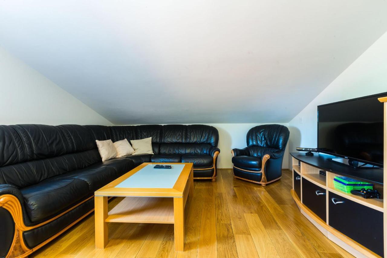 Villa Tina With Swimming Pool, Tennis Court, Games Room, Sauna, Gym, Bbq Policnik Exterior foto